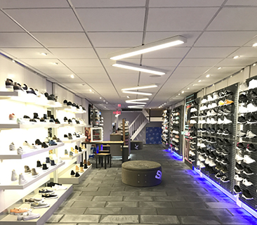 Sneakers store Alphen over op LED